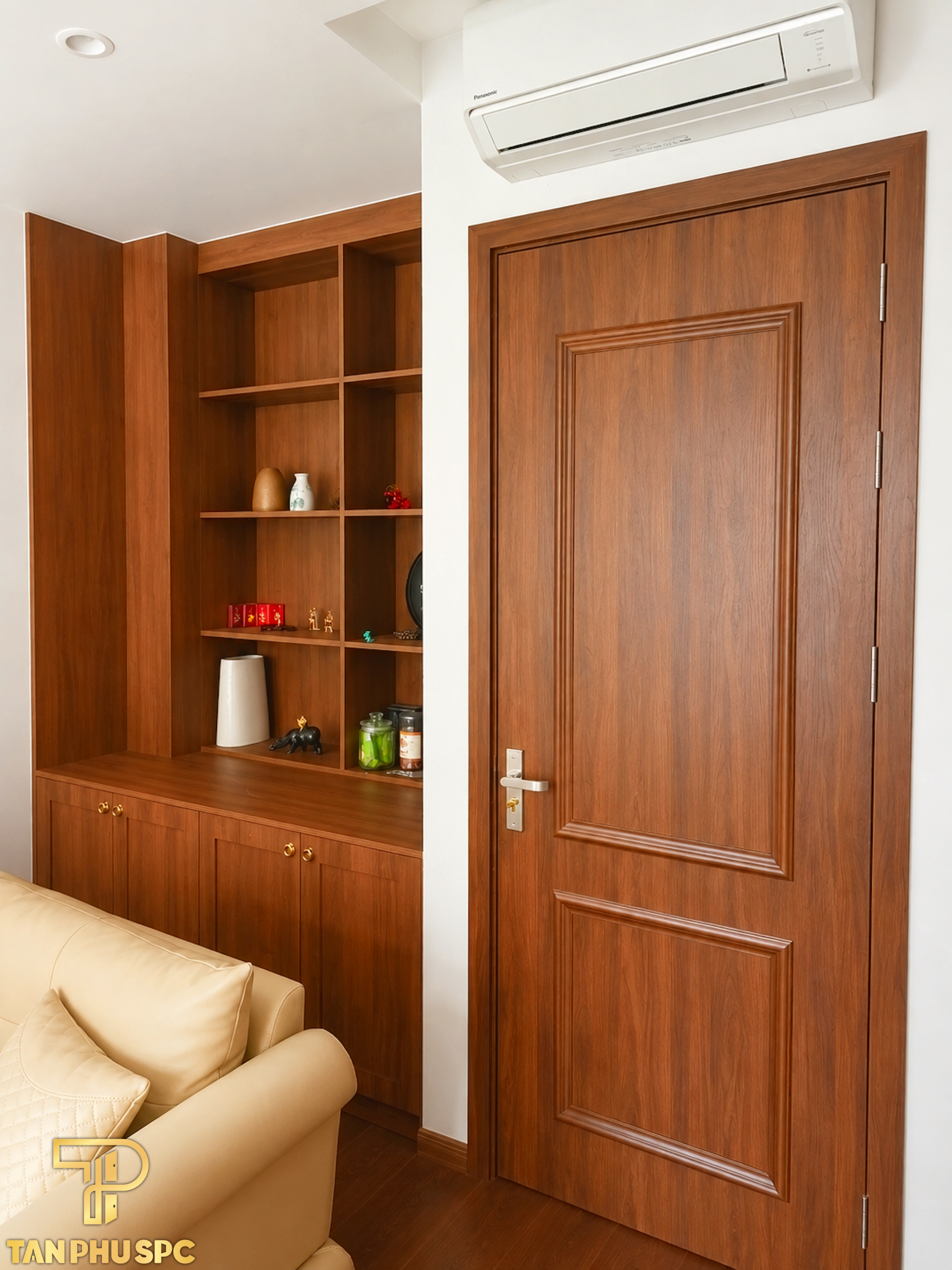 Cửa Gỗ Và Cửa Composite Sau 10 Năm: Loại Nào Giữ Được Chất Lượng Tốt Hơn?